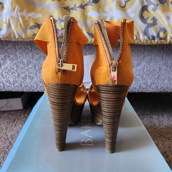 Bakers Stack Platform Wedges - Picture 7 of 9